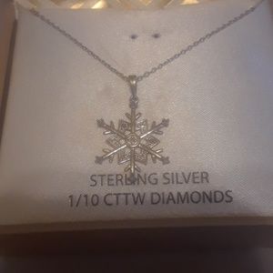 * SOLD* terling Silver & Diamond Snowflake pendant